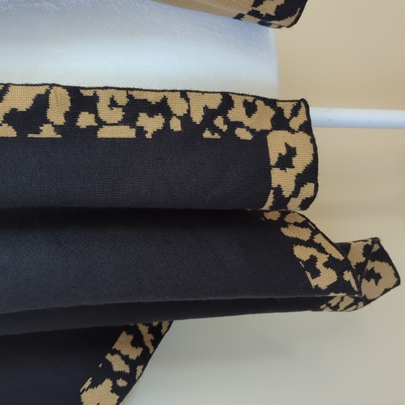 Top it Off Acrylic Shoulder Keyhole Shawl Wrap O/S Black Tan Brown - Picture 5 of 15